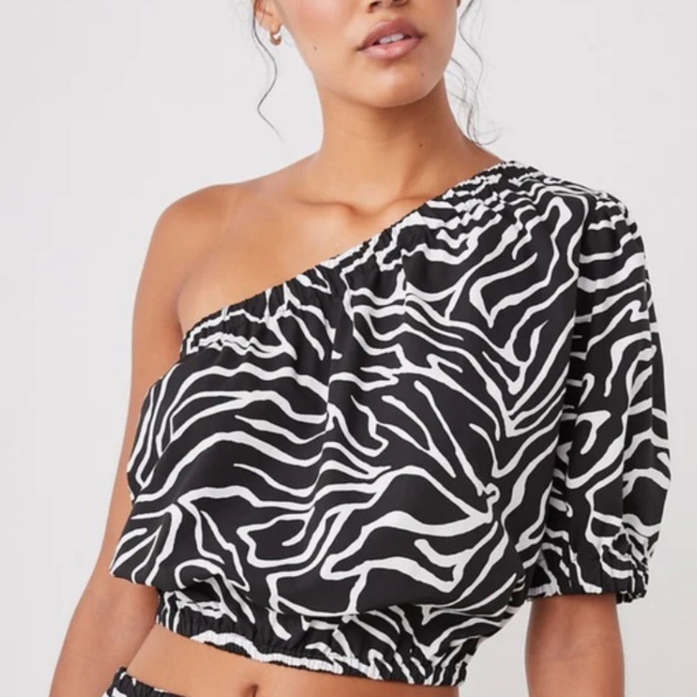 NWOT Rails Evy Contour Asymmetrical Cotton Blouse in Black & White S